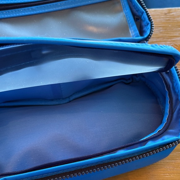 Cincha Vibrant Blue Toiletry Bag - Picture 4 of 5
